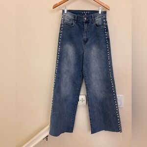 VBRT Pearl Stud Wide Leg Jeans – High Rise – Size 7/27 stretchy medium wash